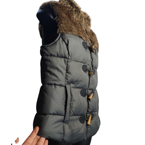 Ruff Hewn Faux Fur Puffer Vest Women’s Size M Gray Full Zip Togg Button Quilted - Picture 6 of 9